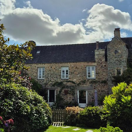 Gite De Charme Au Manoir Du Plessis-Quinquis Sainte-Seve Dış mekan fotoğraf